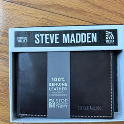 NWT Steve Madden Men’s Genuine Leather Wallet 