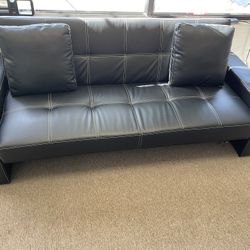 🛏️🛋️BLOWOUT SALE NOW 🔥‼️FUTON SOFA BUT D WITH CUO HOLDER 🛏️🛋️