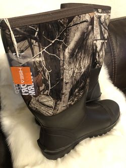 HISEA MENS RAIN BOOTS  SIZE  12 ASKING  40 CASH  ONLY  AVAILABLE