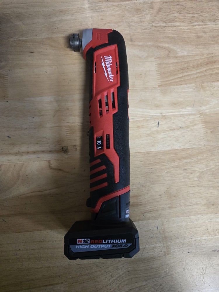 Milwaukee M12 Multi-tool