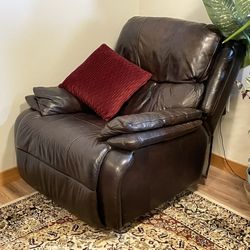 Top Grain Leather Recliner. Like New. Extremely Comfortable. Only $175…