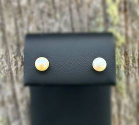 14k yellow gold natural pearl stud earrings