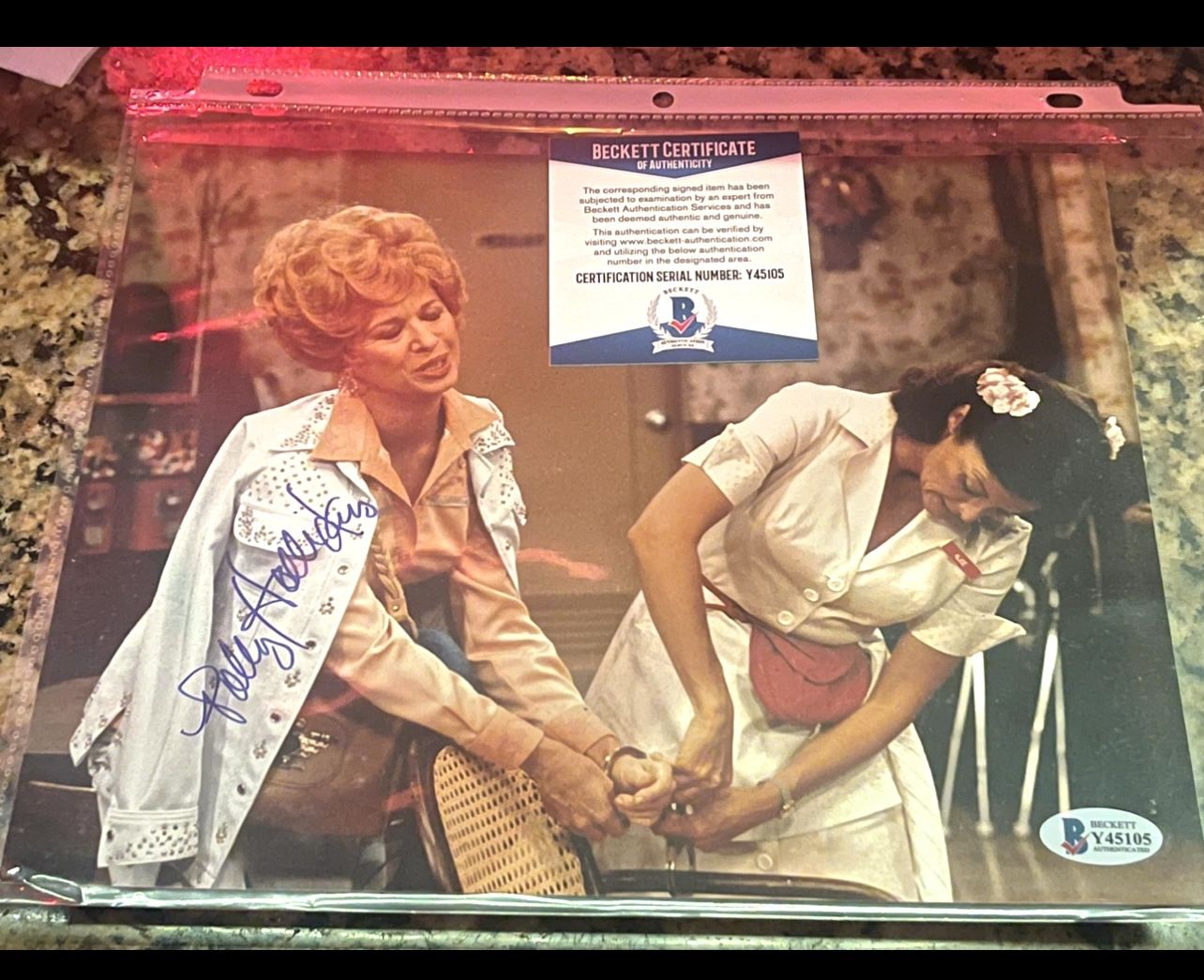BAS COA POLLY HOLLIDAY “ FLO” SIGNED 8x10 “ALICE” TV SHOW PHOTO W/ Linda Lavin