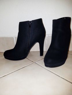D Black High Heels