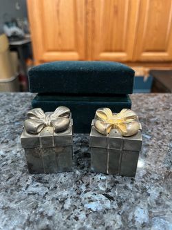 Vintage Godinger Silver Treasures Christmas Silver Plated Pair of Salt And Pepper Shakers. Preowned.