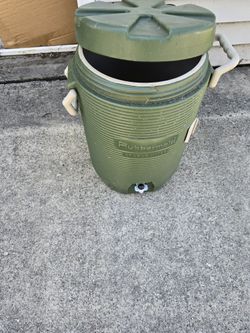 3 Gallon Rubbermaid  Water Cooler
