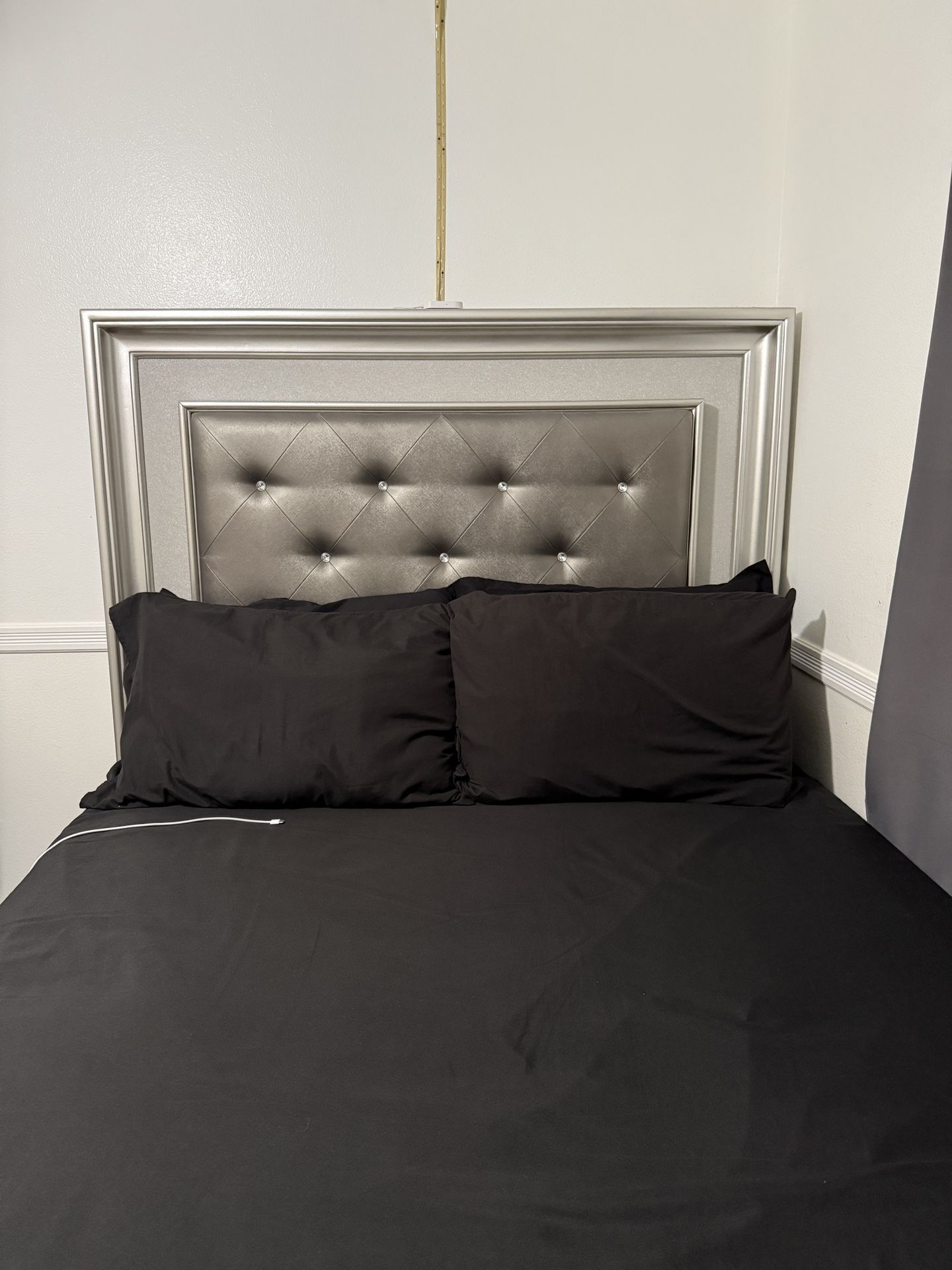 Queen Bed W/Chest
