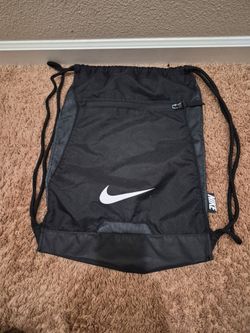 Nike Black Drawstring Gym Bag Cinch Sack with Zip Pocket.