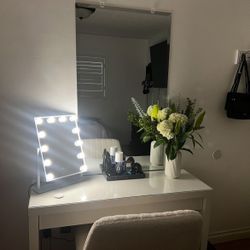 Vanity desk