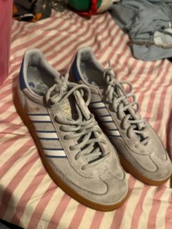 Addis’s shoes size 7