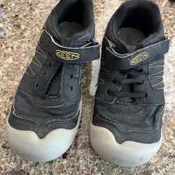 keen water shoes fits shoe size 3 kids one shoe needs new laces used as shown