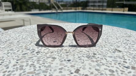 Sunglasses / Lentes de sol