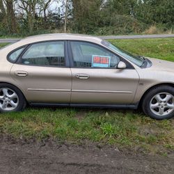 2001 Ford Taurus