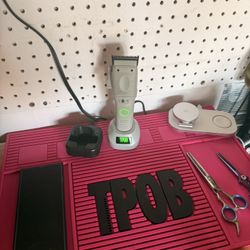 Barber Clippers TPOB Go New. I ordered Different Color So no Longer Needed