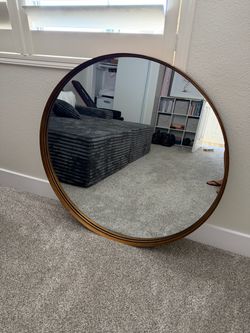 Round mirror