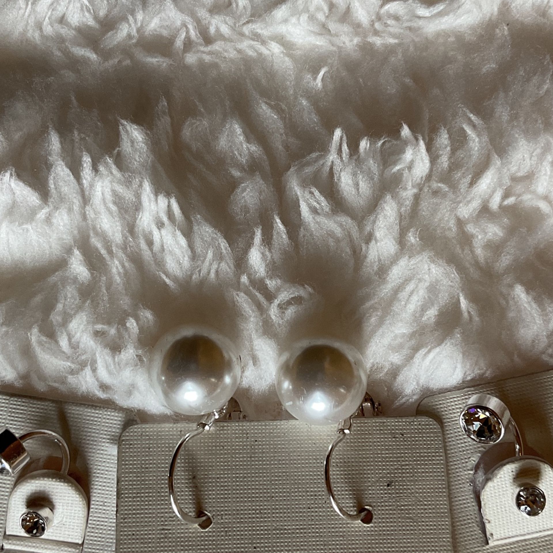 Silver Earrings With Pearls Or Diamond