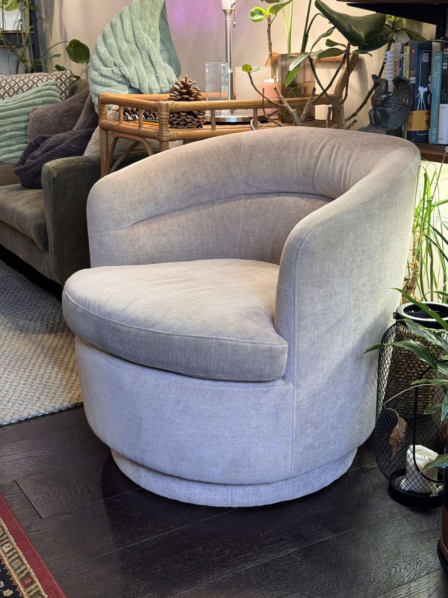 Viv Swivel Chair