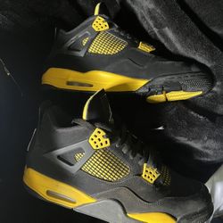 Air Jordan 4 Retro 