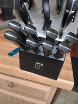 Henckels self sharpening Knife Set with Block