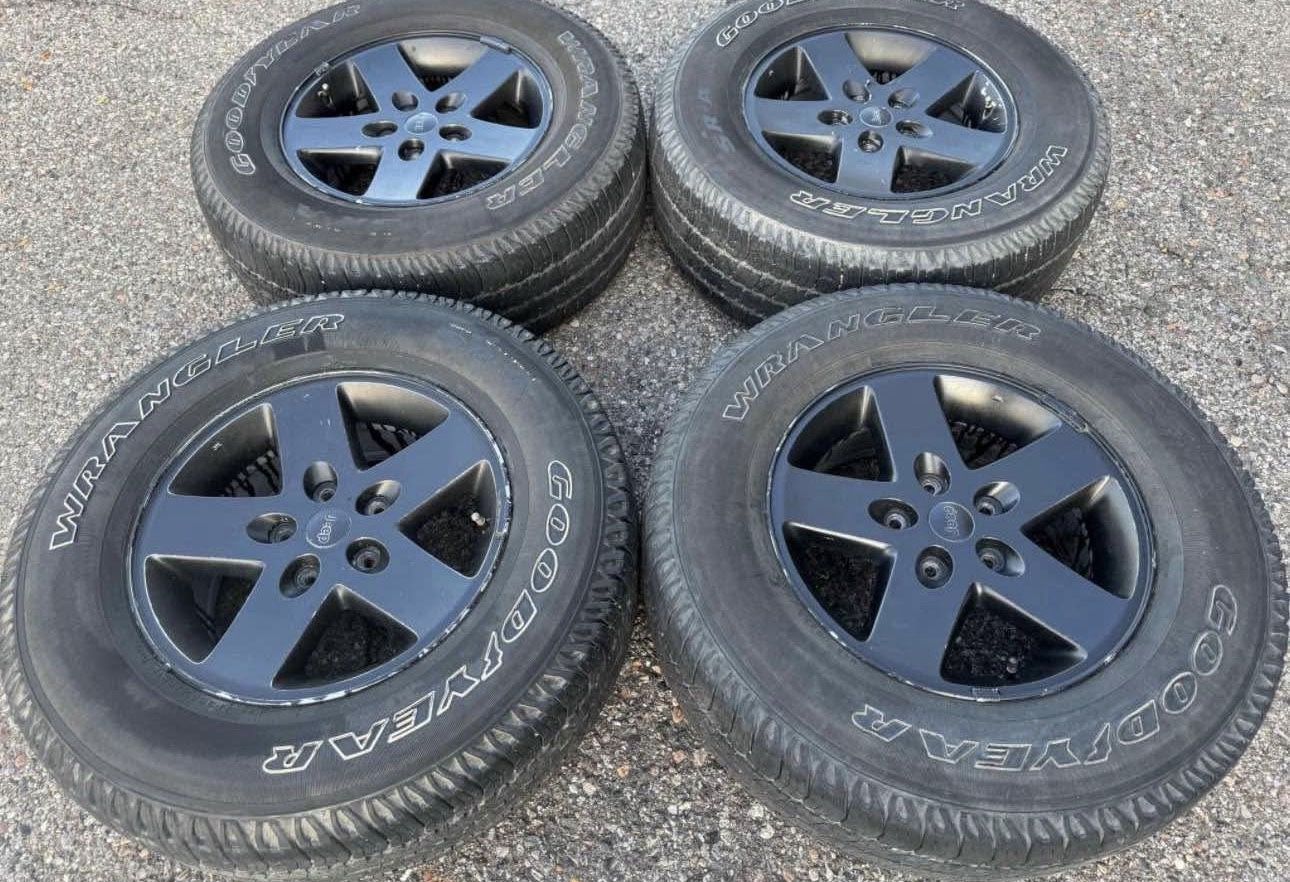 17” Jeep Gladiator Grand Cherokee We Finance Rims Wheels Tires Set ...