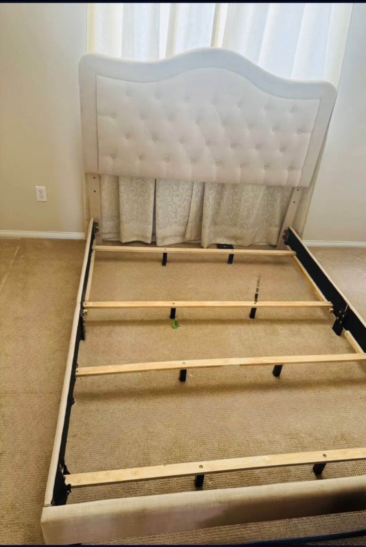 Bedframe queen, size