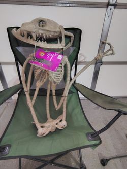 Halloween 5.5' wrap around grave & bones light up eyes skeleton
