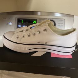 Converse size 10 women’s 