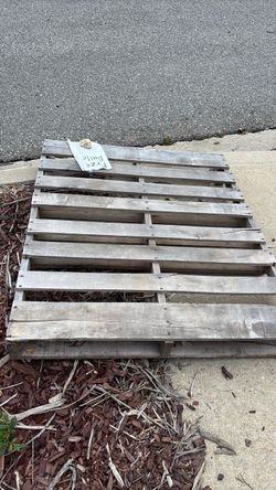 FREE Wood Pallet – Pickup Today