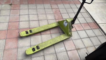 Clark Manual Pallet Jack