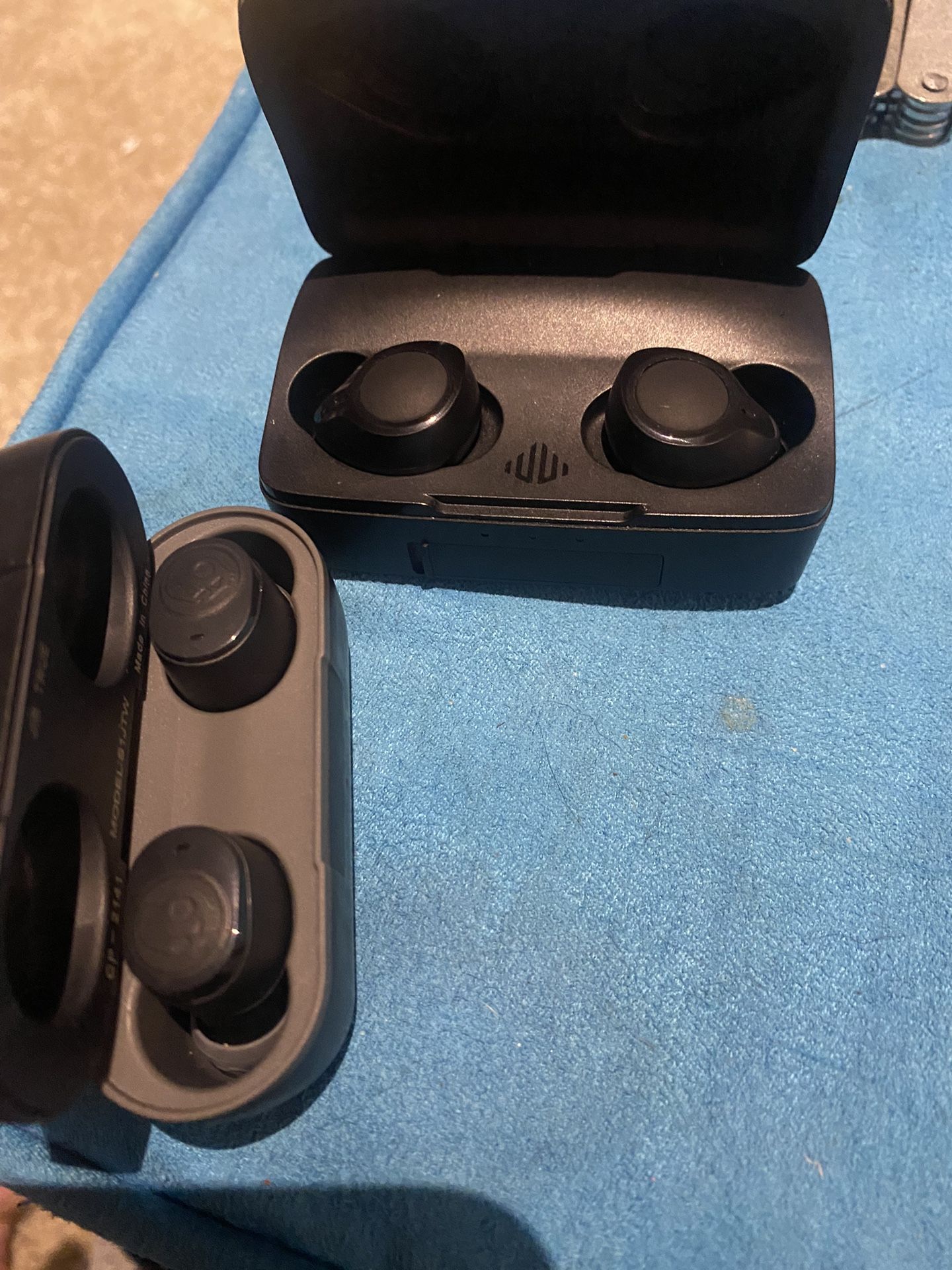 2 Pairs Wireless Earbuds 