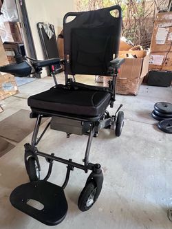 ♿ Ultra-Lightweight Foldable Electric Wheelchair, Only 27.5 lbs Frame ✨ Dual 180W motors, smooth and powerful 🔋 24V 6Ah removable lithium battery (14