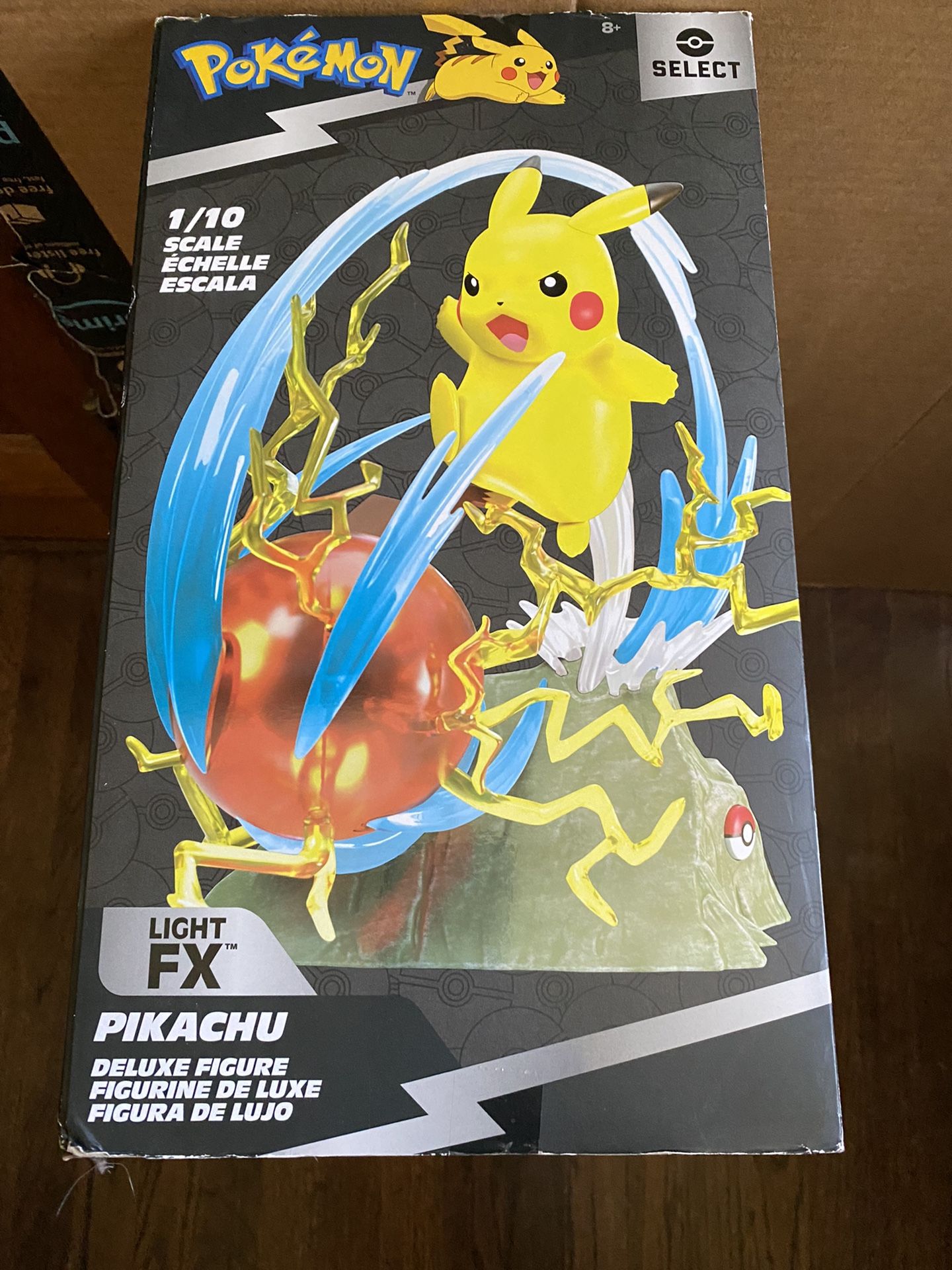 ピカチュウ ライトFX デラックスフィギュア Amazon.com: Pokemon