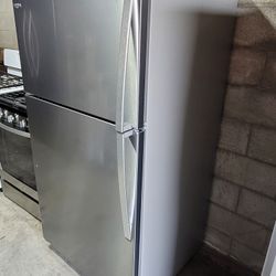 New 2022 Whirlpool 21cu Ft Apartment Size Stainless Steel Top Freezer Refrigerator 