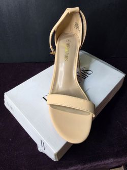 Dream Pairs Nude Strappy Heeled Sandals Size 8