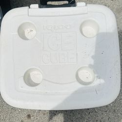 Igloo Rolling Cooler/Ultra Roller 