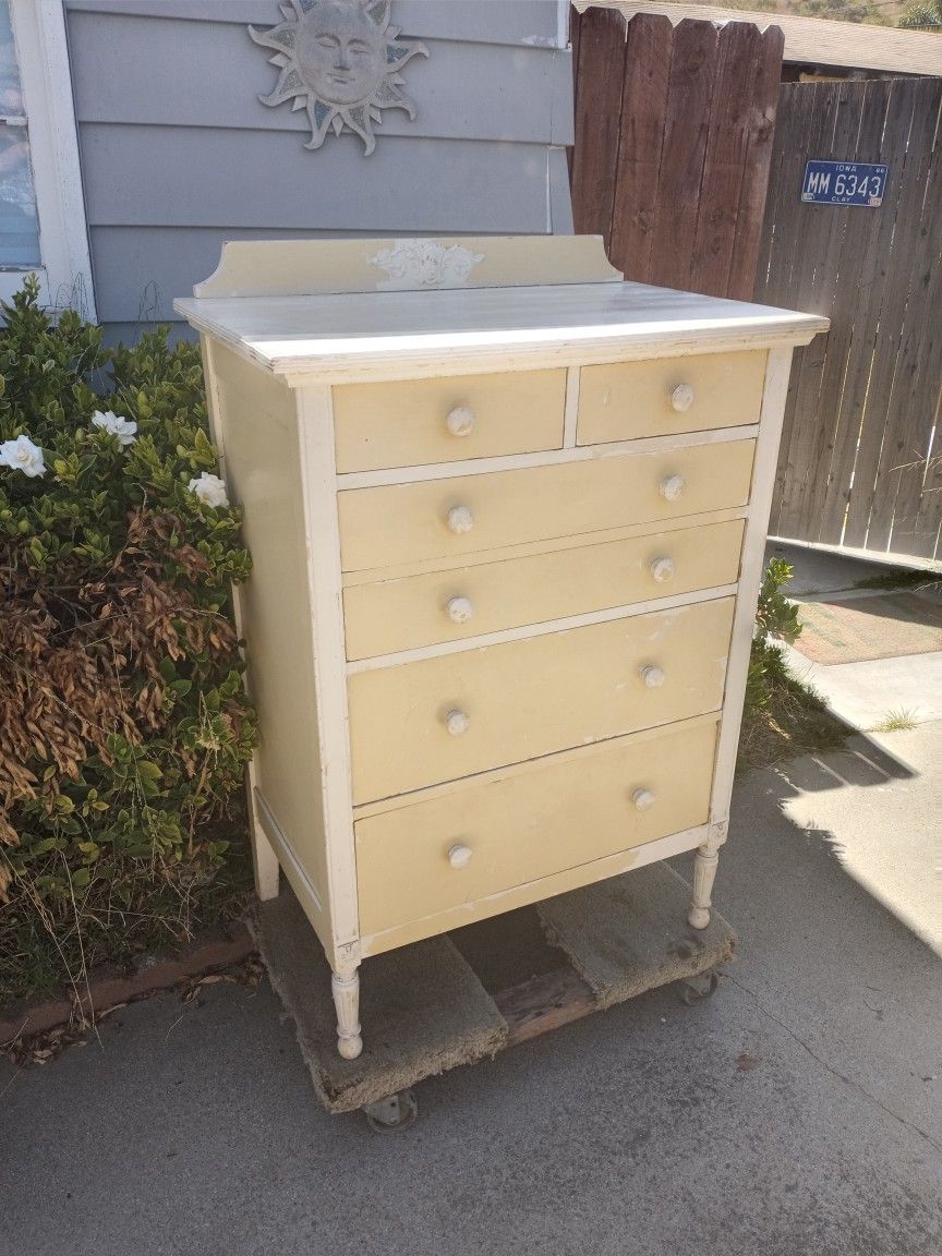 Dresser