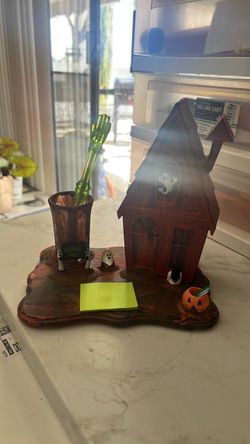 Pour paint Halloween Haunted House Desktop Organizer