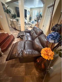 Power leather reclining sofa with power headrest in excellent condition 86” inch long