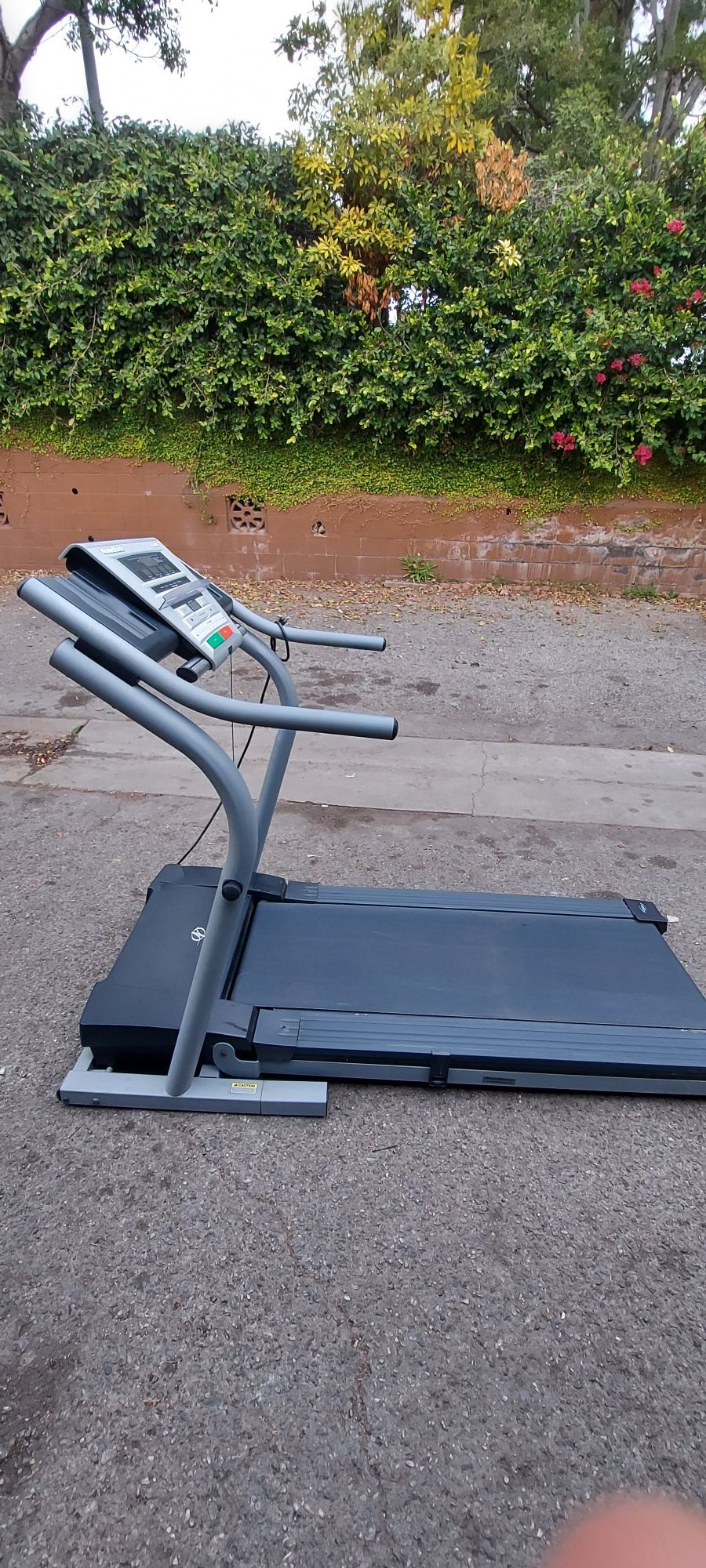 Nordictrack c1800 Foldable Treadmill with Incline for Sale in Long