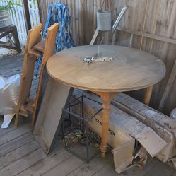Round Wood Table with Extendable Leaves