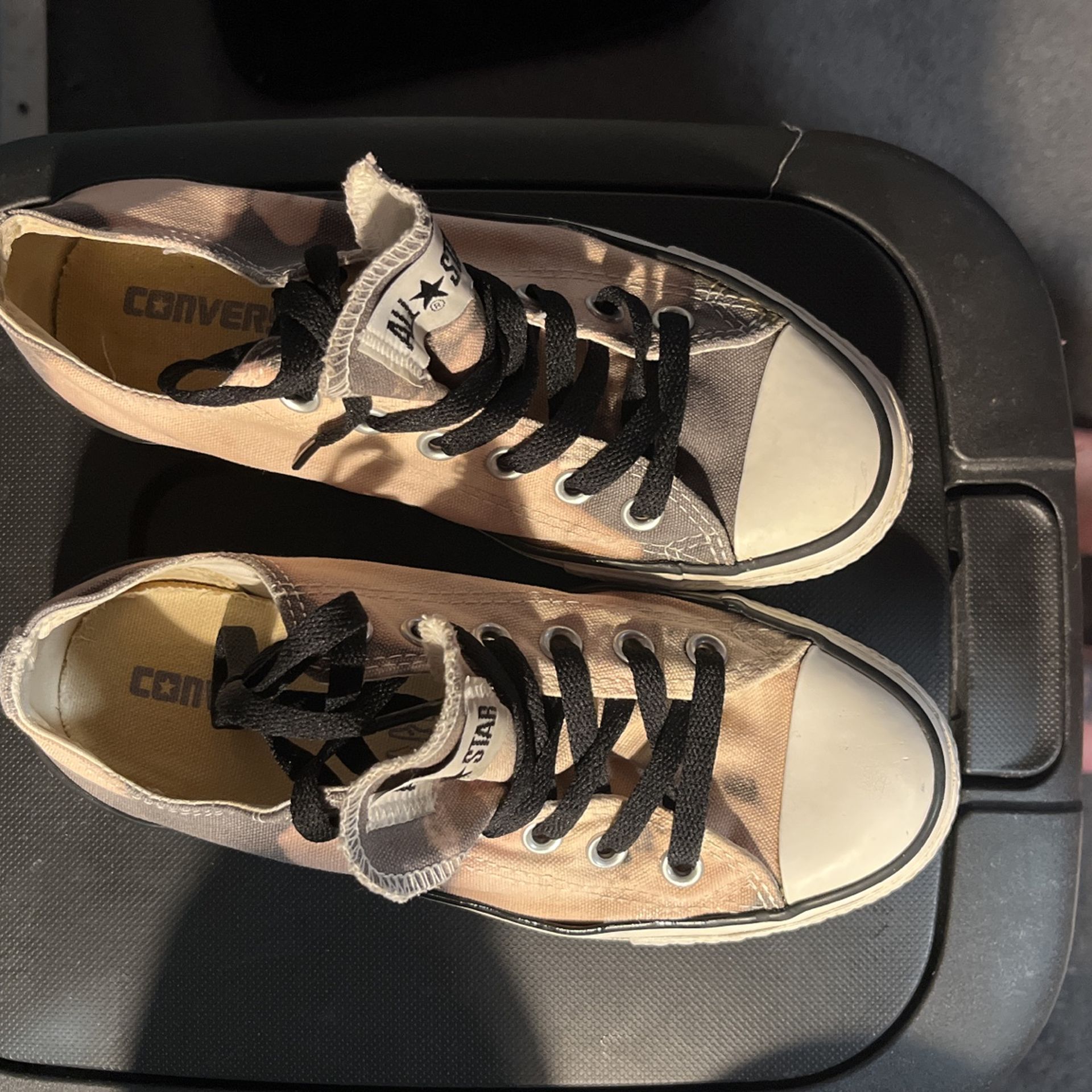 Size 5M/7WO Custom Chuck Taylor, All Stars Low Top $35obo