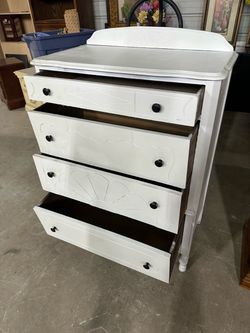 SUPER BEQUTIFUL SOLID WOOD DRESSER