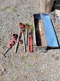 Pipe threading tools
