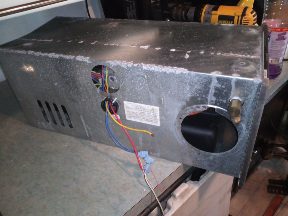 Pending: Rv Trailer. Read Description: Suburban Ducted RV Furnace, 19,000 BTU
Wall thermostat