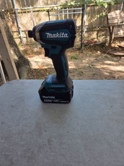 🎈area jersey village 77O41 🎈used makita 18v impact batt are incluted no charger $90 Firme b serious pls pick up only