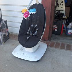 4 Moms Multi Directional Swing 