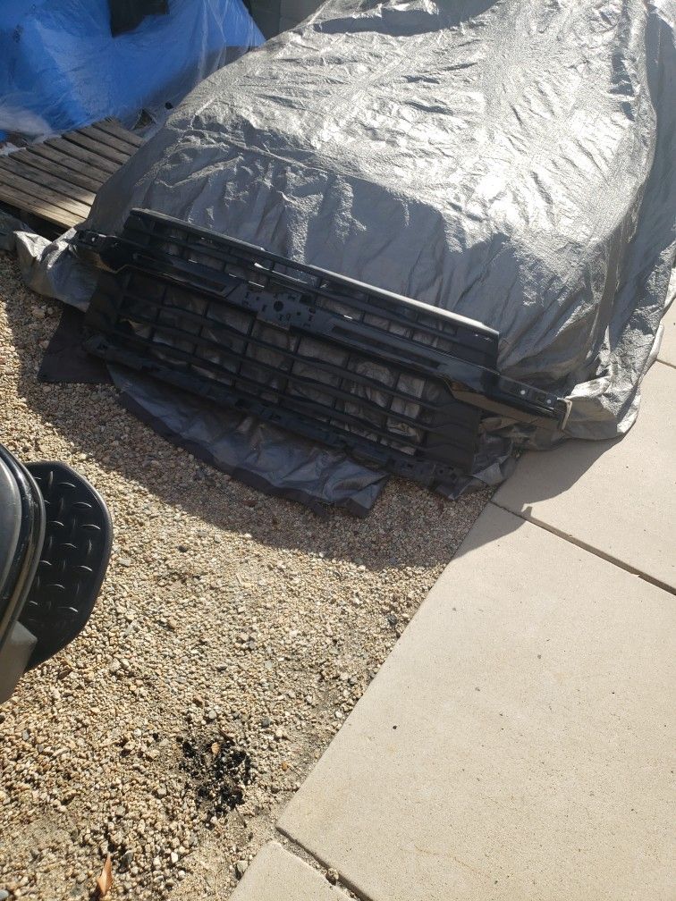 2024-25  2500 HD Frt Grill 