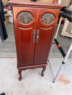 Jewelry box