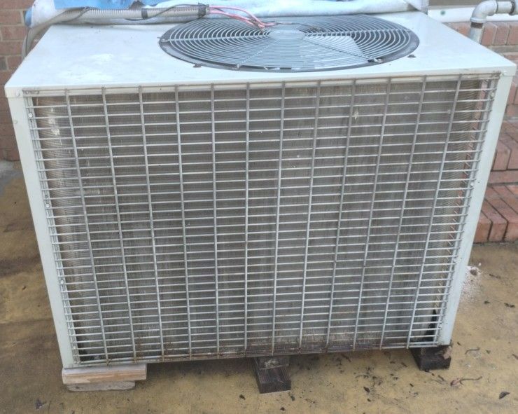 4WHC AIR CONDITIONER