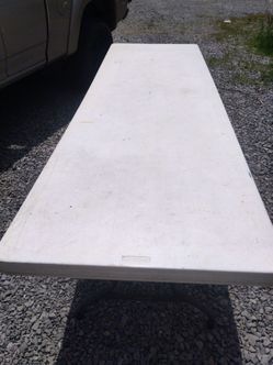 Folding table